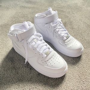 Nike Air Force 1 | Mid | White Sneakers